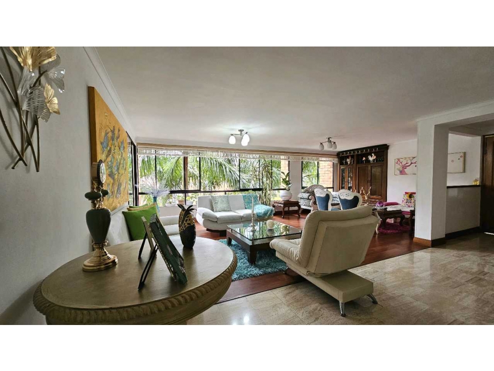 Apartamento de 192m² con 4 Hab + Estudio en Venta en Laureles