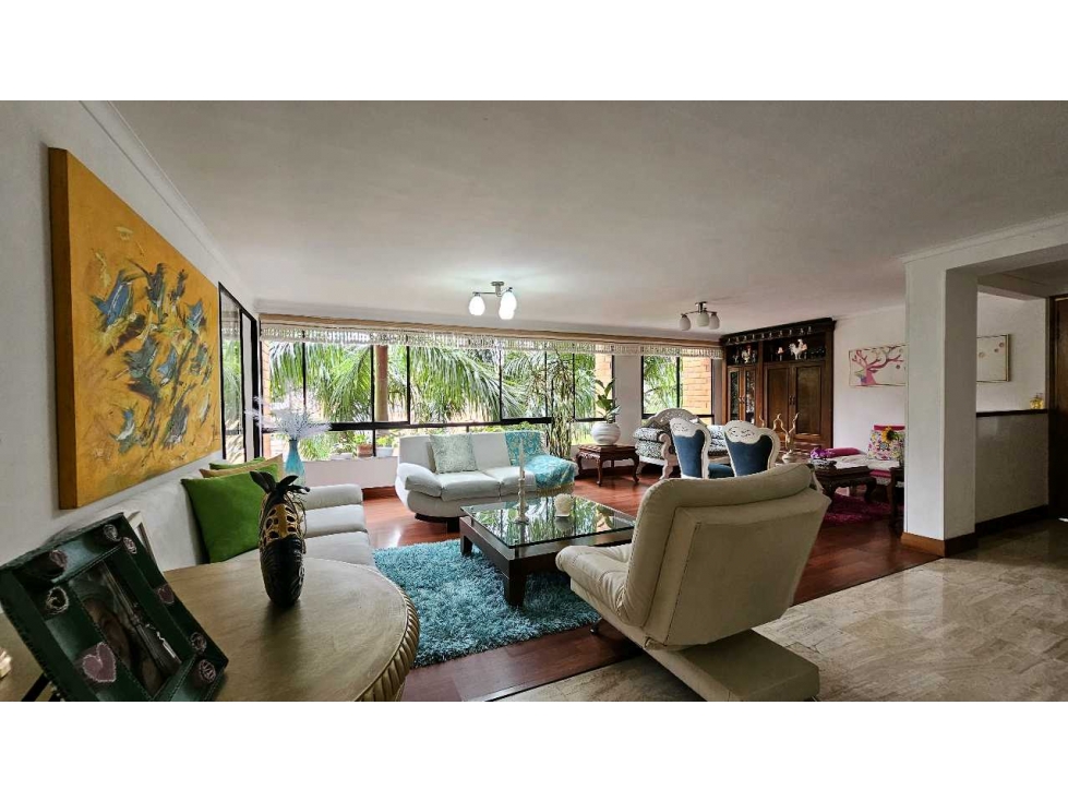 Apartamento de 192m² con 4 Hab + Estudio en Venta en Laureles — foto 2