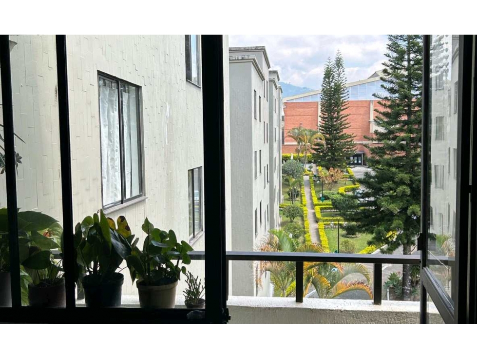 Apartamento en venta en Laureles con piscina, zona social sin ascensor — foto 5