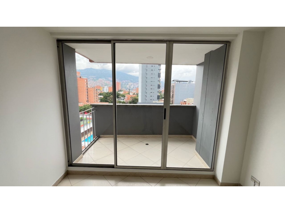 APARTAMENTO EN VENTA EN LAURELES LA CASTELLANA — foto 3