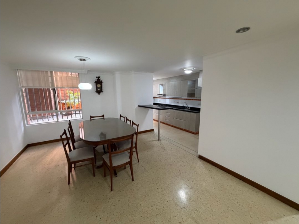 APARTAMENTO EN VENTA EN LAURELES, MUY CENTRAL!! — foto 2