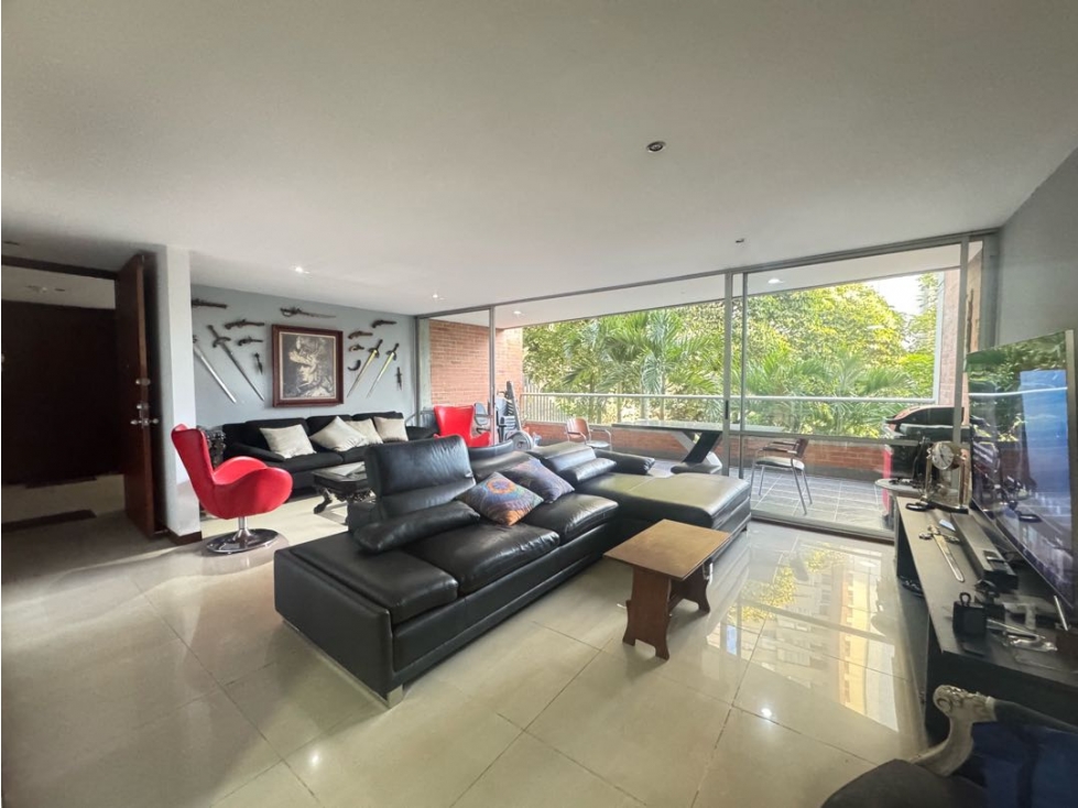 Apartamento en venta en Loma Benedictinos Envigado amplios espacios