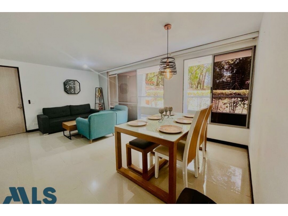 Apartamento en venta en Loma de Los Bernal, Medellín — foto 2