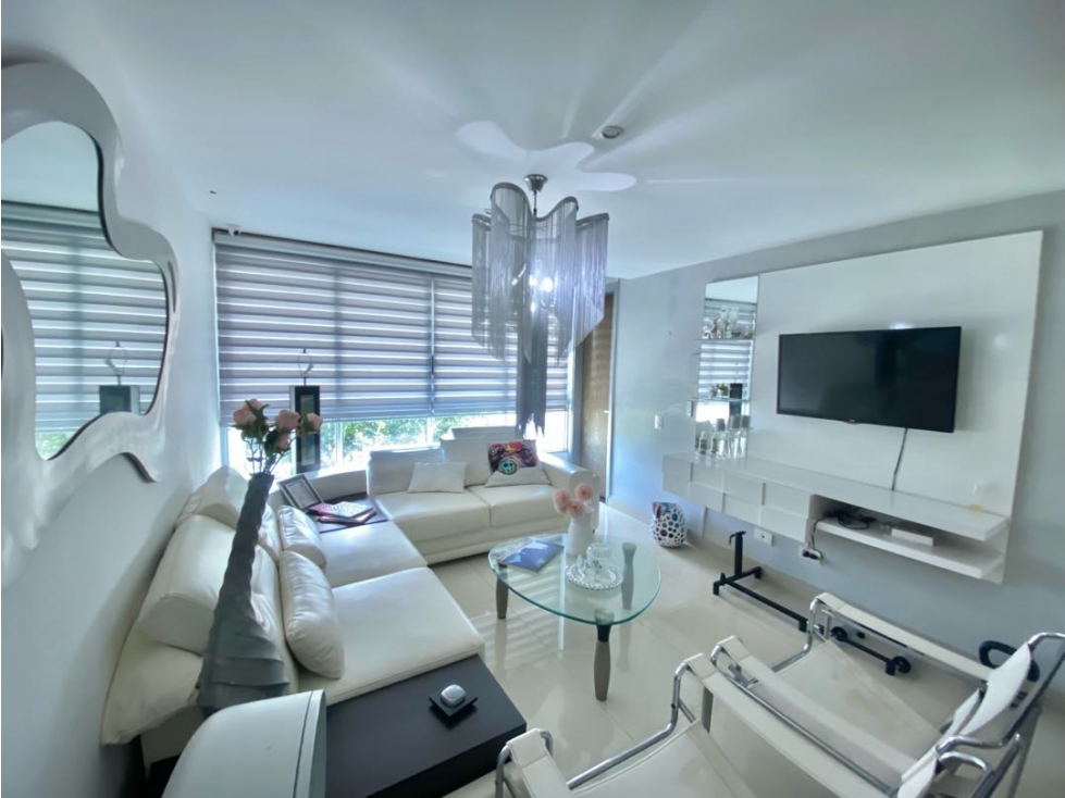 Apartamento en venta en Manga con 2 alcobas y patio privado