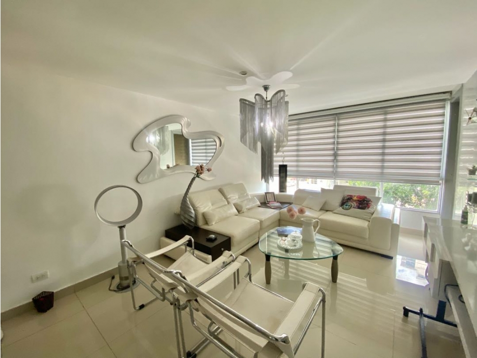 Apartamento en venta en Manga con 2 alcobas y patio privado — foto 2