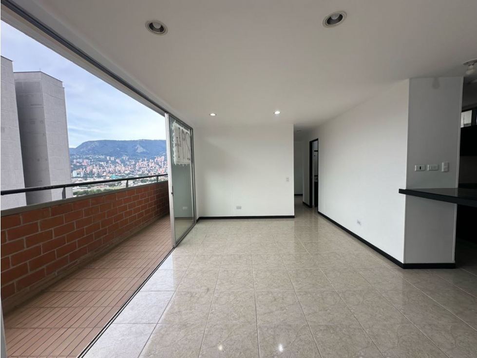 Apartamento en Venta en Medellín sector Loma los Bernal — foto 2