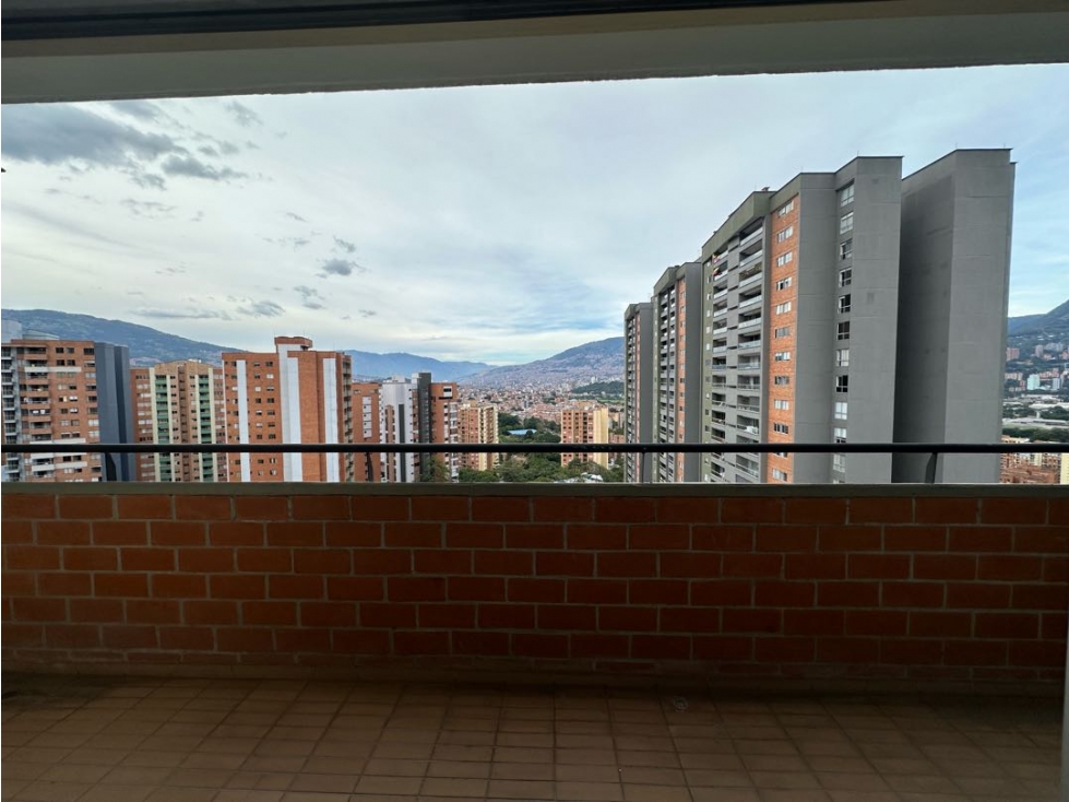 Apartamento en Venta en Medellín sector Loma los Bernal — foto 3