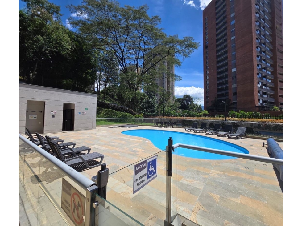 Apartamento en venta en Medellín, el Poblado, cerca Tesoro