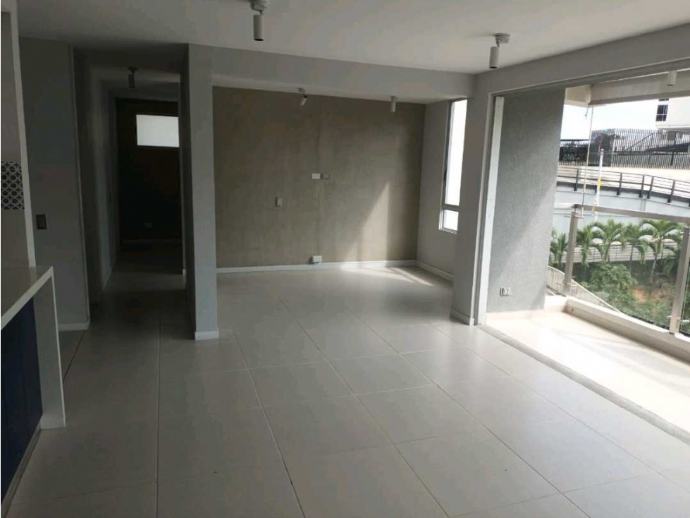 Apartamento en venta en norte de cali barrio menga remodelado moderno — foto 2