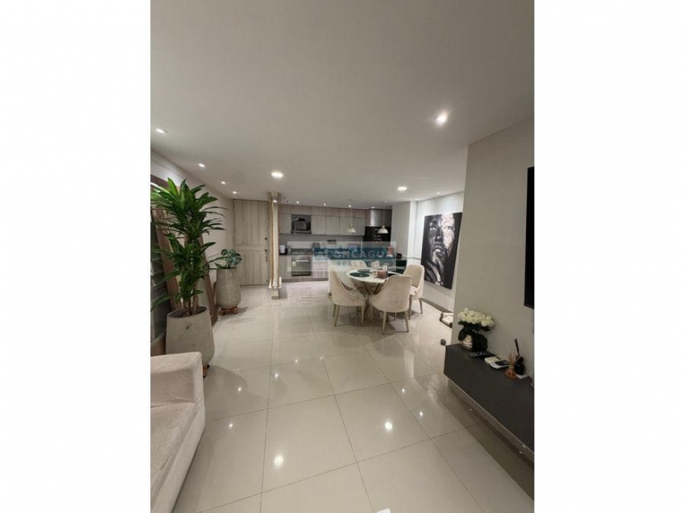 Apartamento en venta en Paraiso, cerca a la baguette