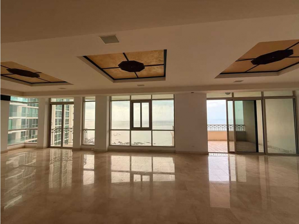 APARTAMENTO EN VENTA EN PUNTA PACIFICA | 3 Recámaras + sala Familiar