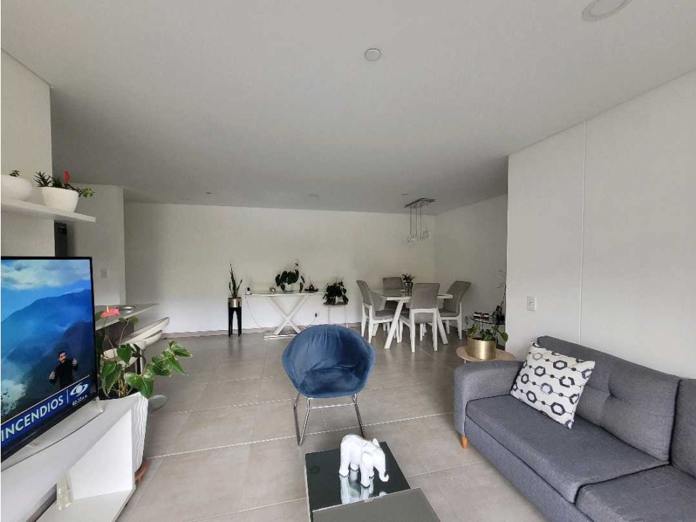 Apartamento moderno en venta Envigado sector la Abadía con vista — foto 2