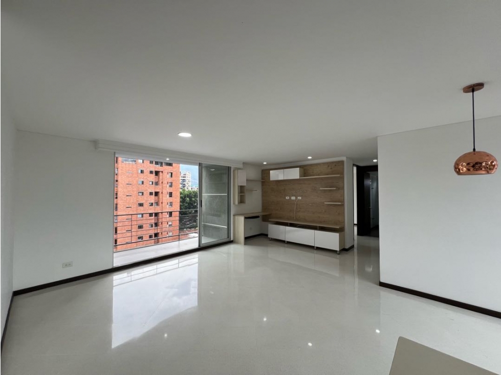 APARTAMENTO EN VENTA, LAURELES CERCA SEGUNDO PARQUE 86m2