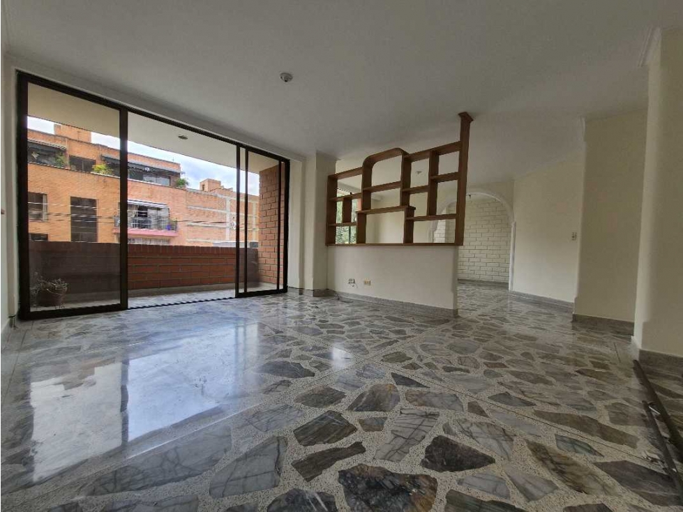 APARTAMENTO EN LAURELES: IDEAL PARA REMODELAR