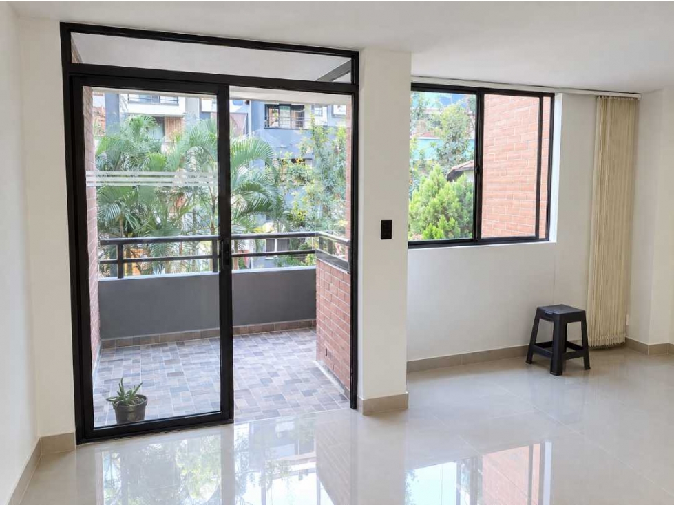 Apartamento en venta Laureles - Conquistadores piso 2