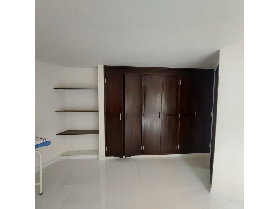 APARTAMENTO EN VENTA LOMA DE LOS BERNAL (NA) — foto 2