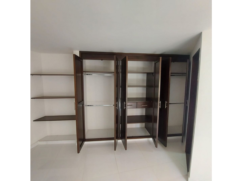APARTAMENTO EN VENTA LOMA DE LOS BERNAL (NA) — foto 3
