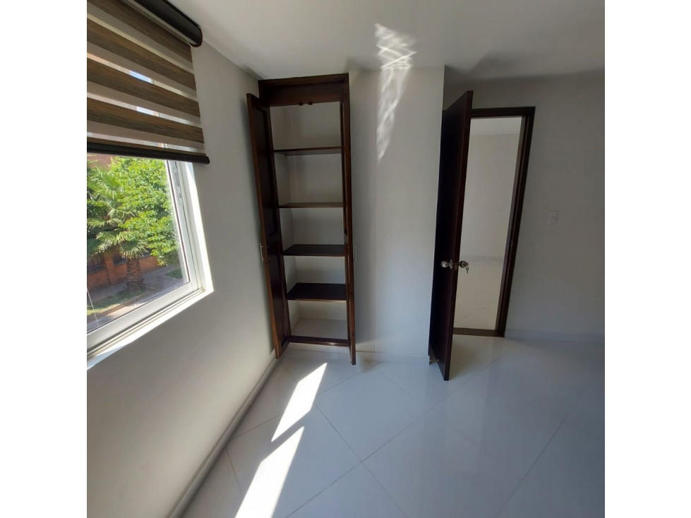APARTAMENTO EN VENTA LOMA DE LOS BERNAL (NA) — foto 5