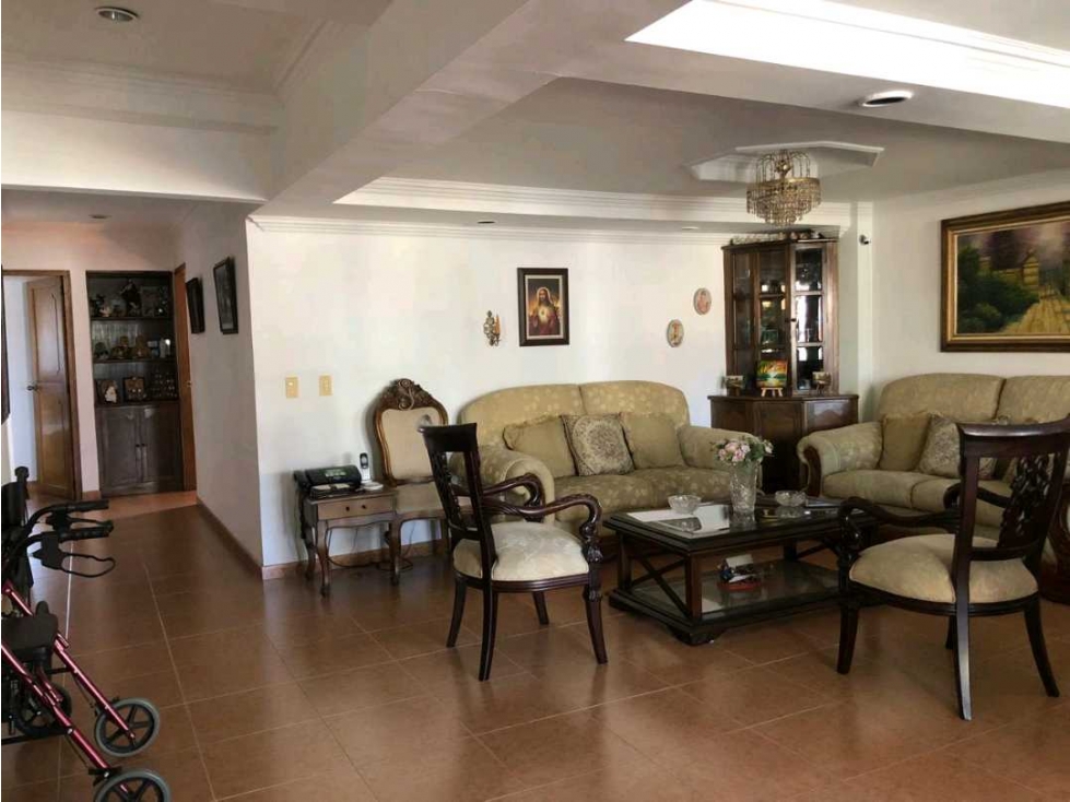 APARTAMENTO EN VENTA MEDELLÍN LAURELES PARA REFORMAR