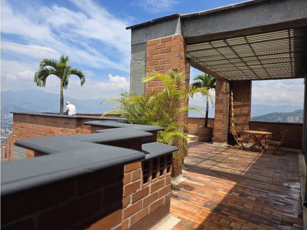 Apartamento en venta para remodelar, excelente ubicación, El Poblado. — foto 2