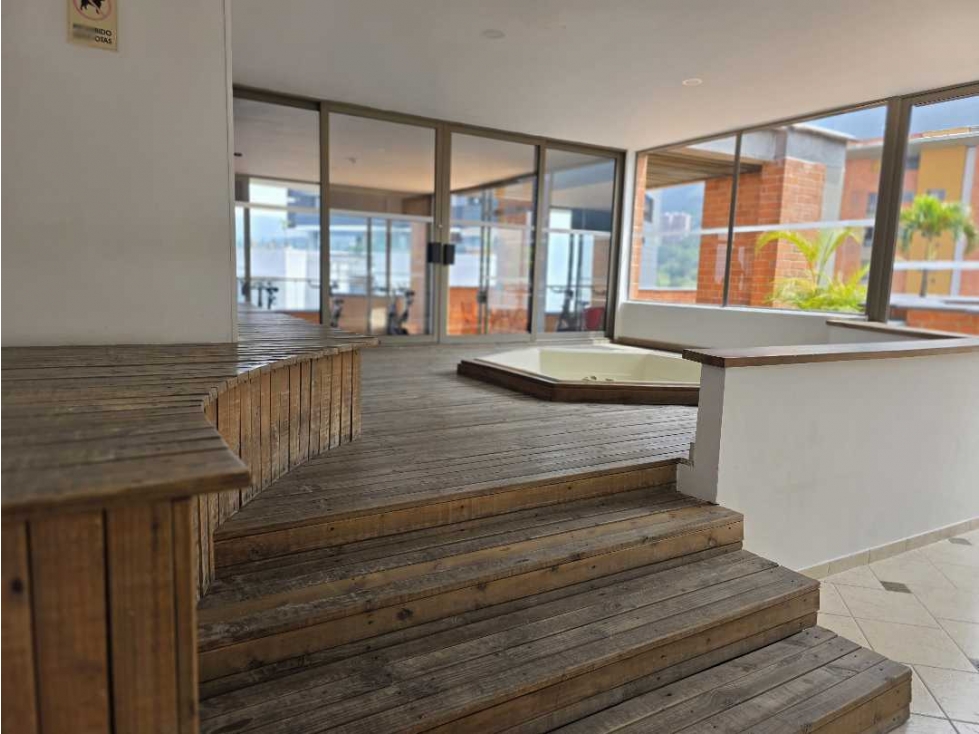 Apartamento en venta para remodelar, excelente ubicación, El Poblado. — foto 4