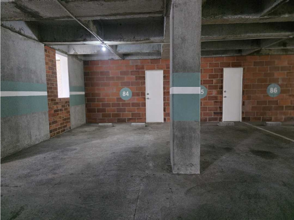 Apartamento en venta para remodelar, excelente ubicación, El Poblado. — foto 5