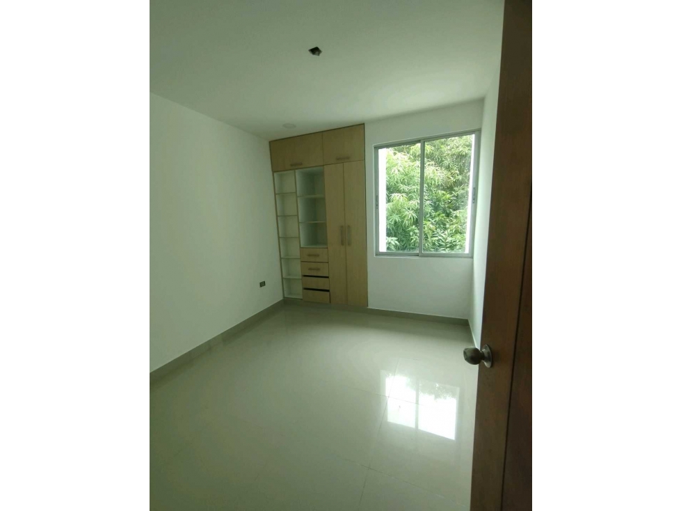 APARTAMENTO EN VENTA PISO 3 (SOLO ESCALERAS) AL LADO DEL CC ALAMEDAS — foto 6