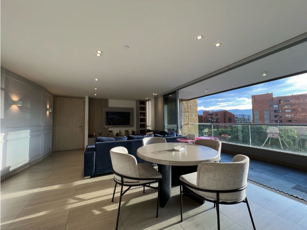 APARTAMENTO EN VENTA, POBLADO CASTROPOL 158m2