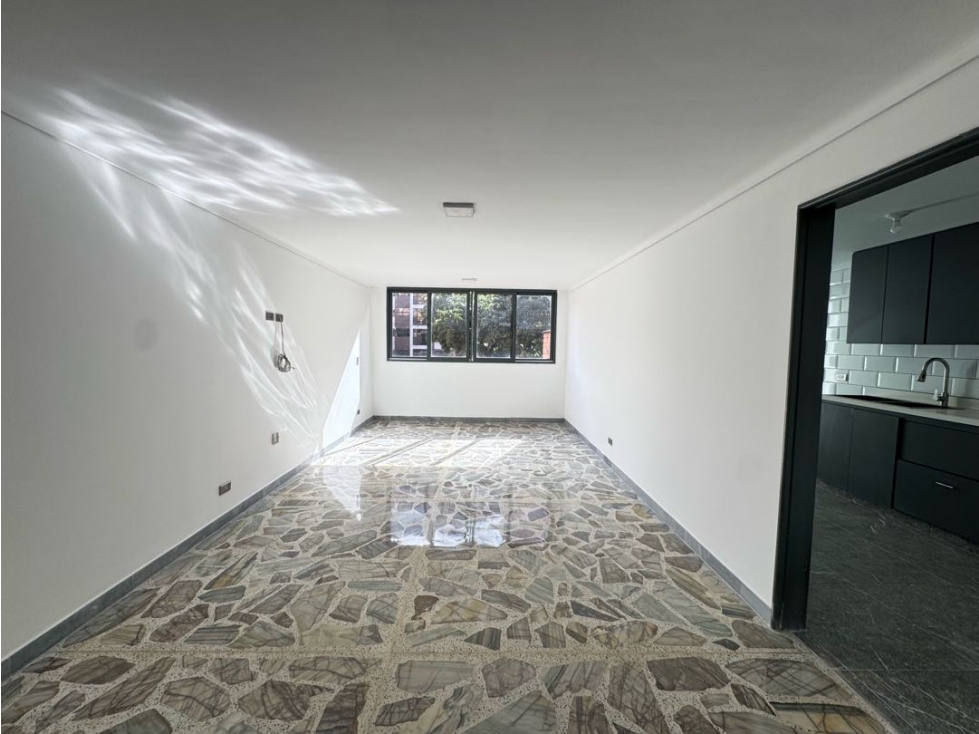 Apartamento en venta reformado Laureles segundo parque — foto 2