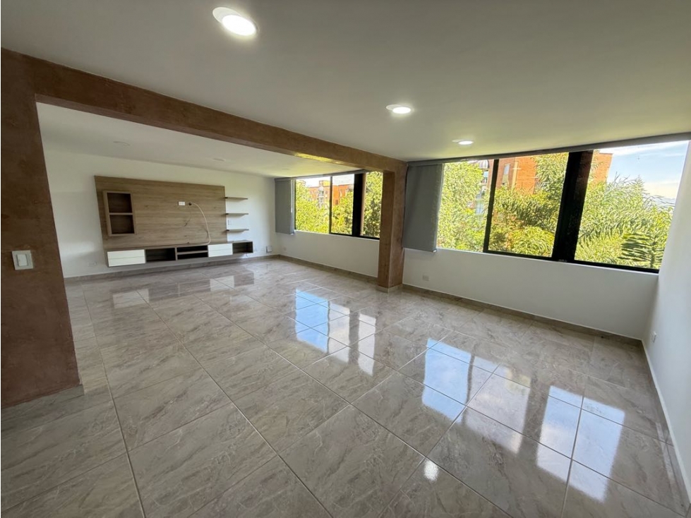 Apartamento en venta remodelado en el Poblado La Visitacion