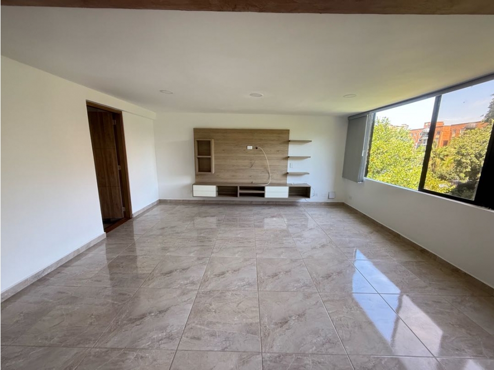 Apartamento en venta remodelado en el Poblado La Visitacion — foto 2