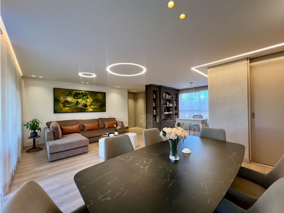 APARTAMENTO EN VENTA REMODELADO, VISTA Y UBICACIÓN TOP