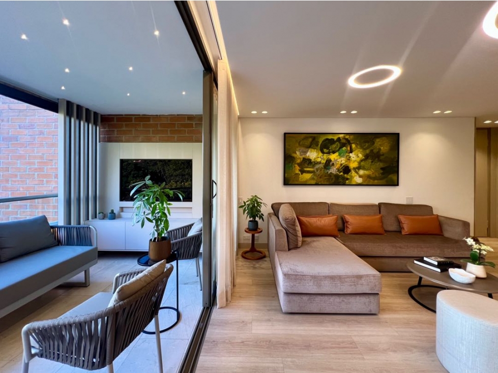 APARTAMENTO EN VENTA REMODELADO, VISTA Y UBICACIÓN TOP — foto 2