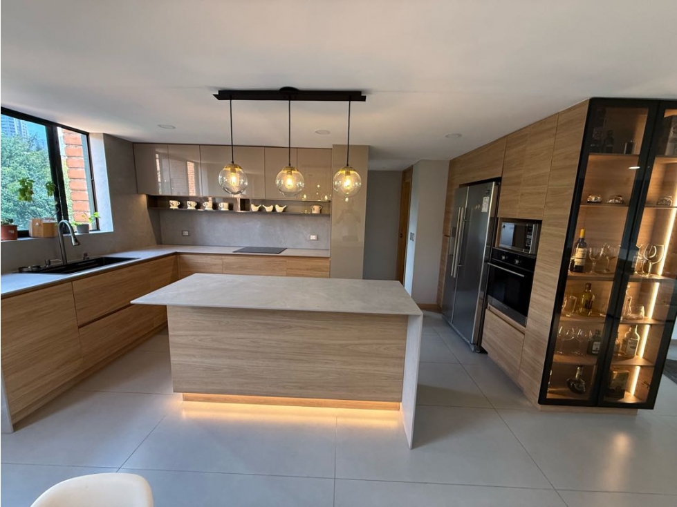 Apartamento en venta remodelado en el poblado sector el campestre. — foto 2
