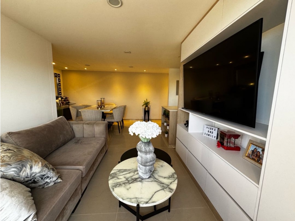 APARTAMENTO EN VENTA REMODELADO EN LA LOMA DE LOS BERNAL — foto 4
