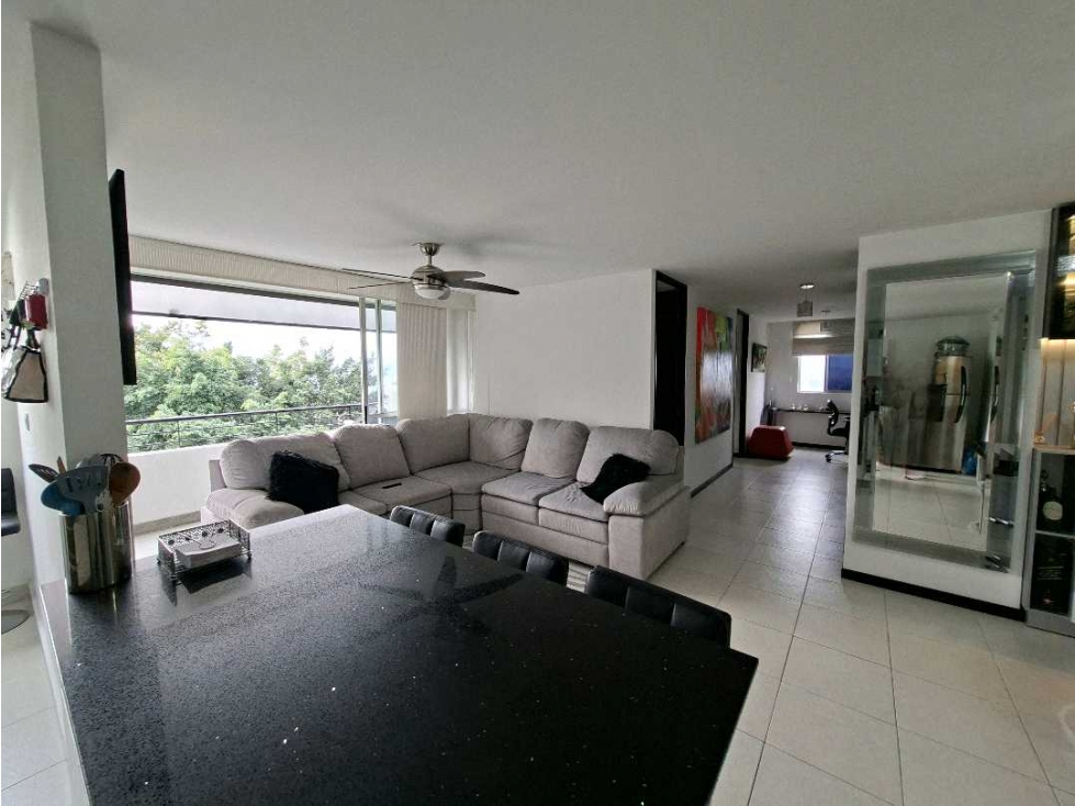Apartamento en venta, sector Cumbres, Envigado. Piso alto. — foto 2