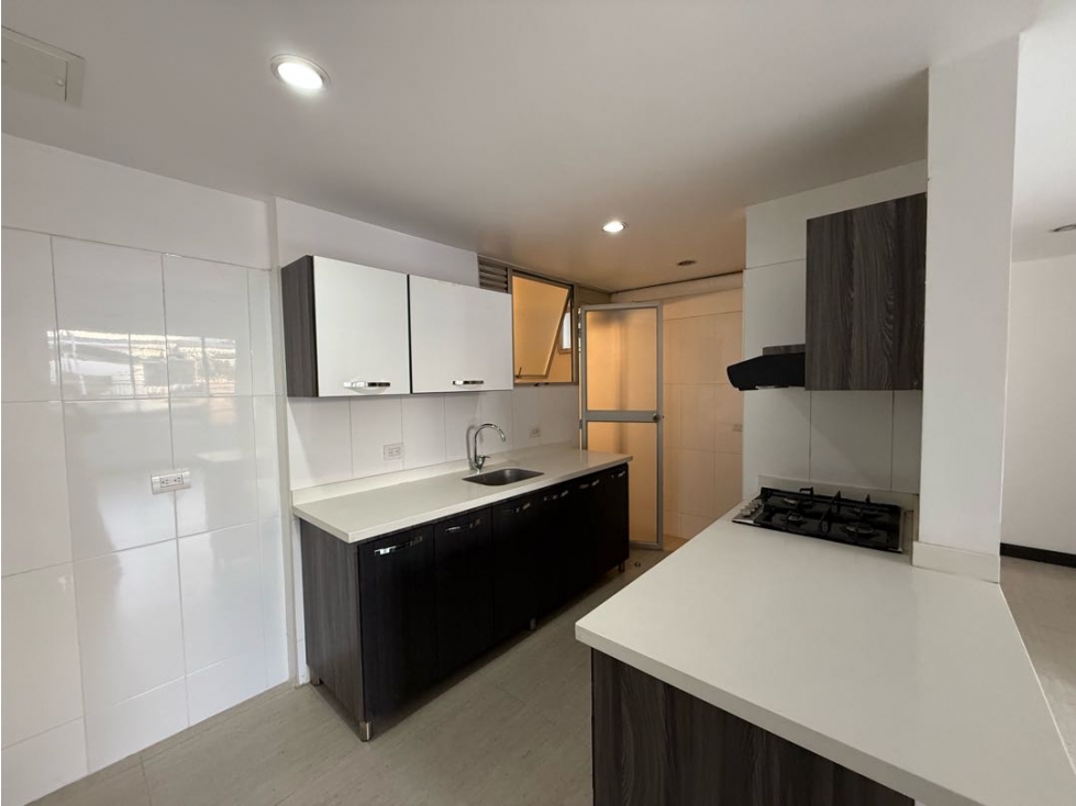 APARTAMENTO EN VENTA SECTOR GUAYACANES — foto 2