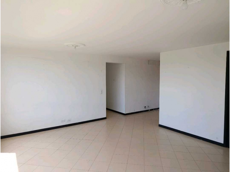 APARTAMENTO EN VENTA SECTOR LOMA DEL INDIO, MEDELLIN — foto 3