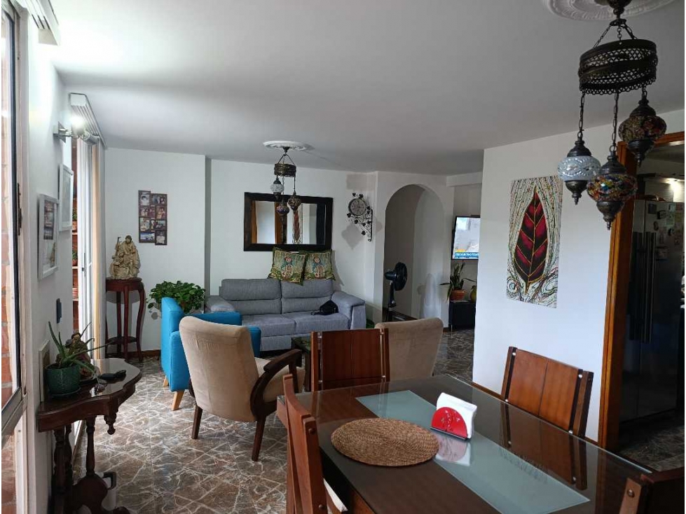 APARTAMENTO EN VENTA SECTOR LOS BERNAL, MEDELLIN — foto 2
