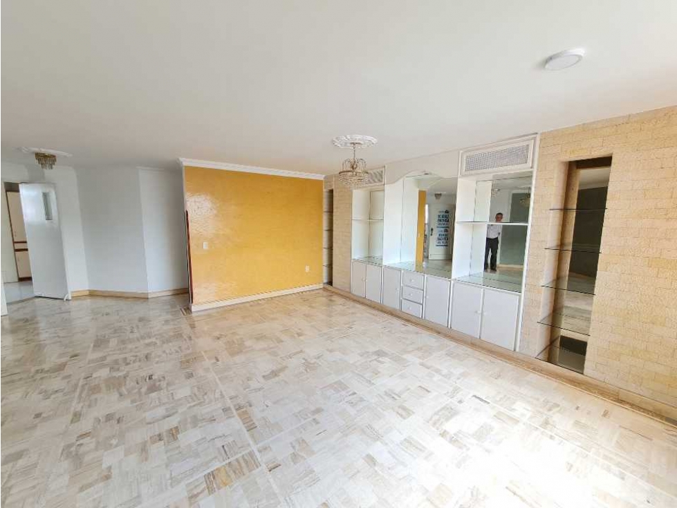 APARTAMENTO EN VENTA SOTOMAYOR BOLARQUI EDIFICIO LOS ABEDULES - 2