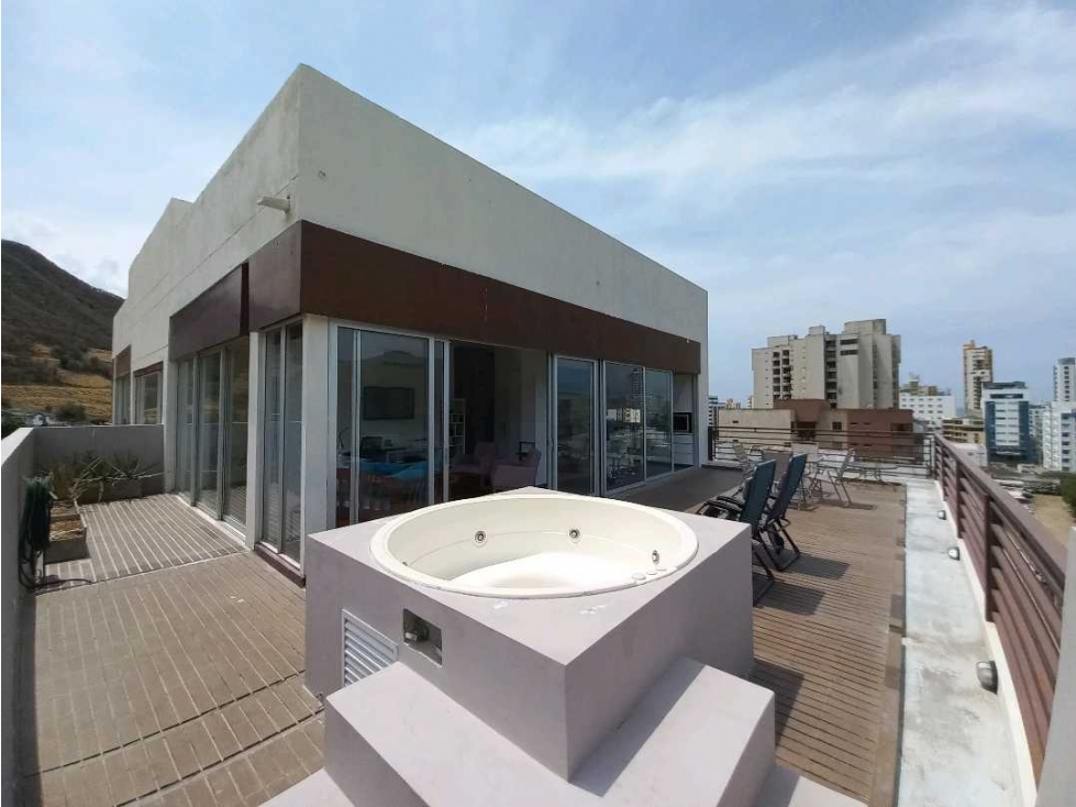 Venta/arriendo hermoso penthouse en Rodadero reservado