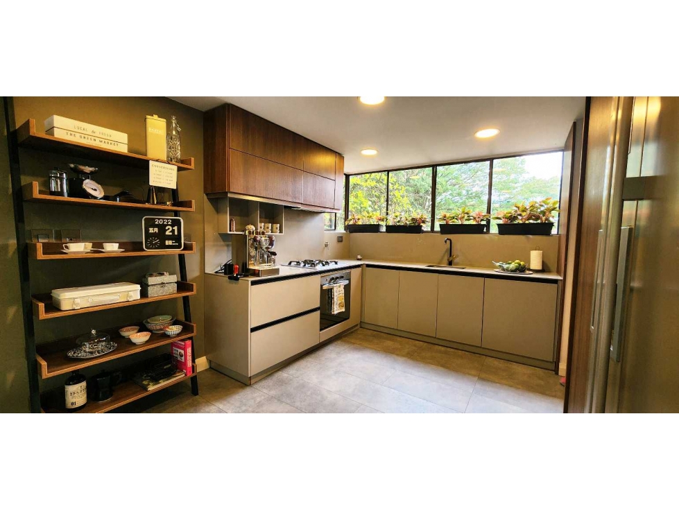 Apartamento en ventaMedellín. El Poblado. Loma de los balsos. — foto 2