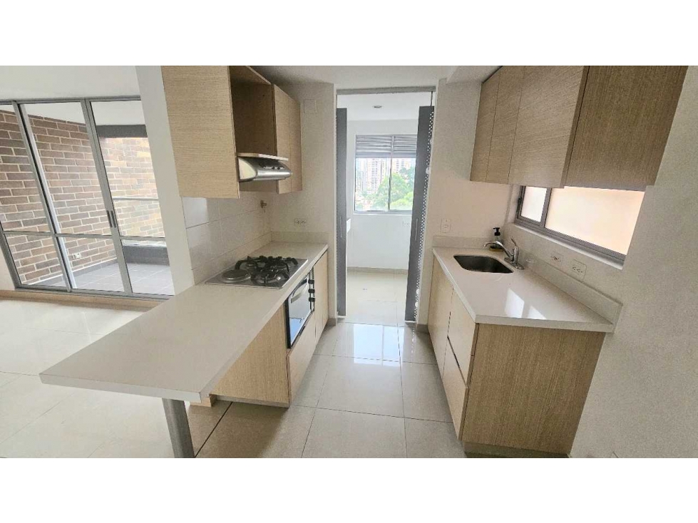 Apartamento en zona exclusiva, loma de san jose parte baja — foto 4