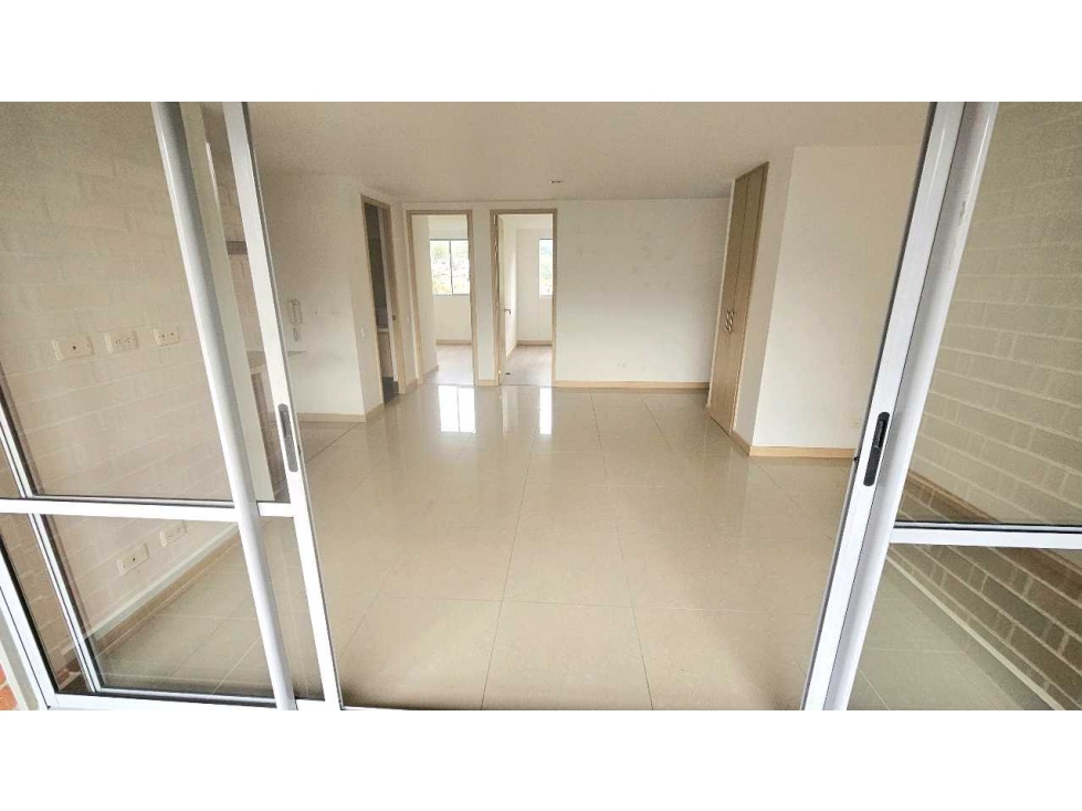 Apartamento en zona exclusiva, loma de san jose parte baja — foto 6