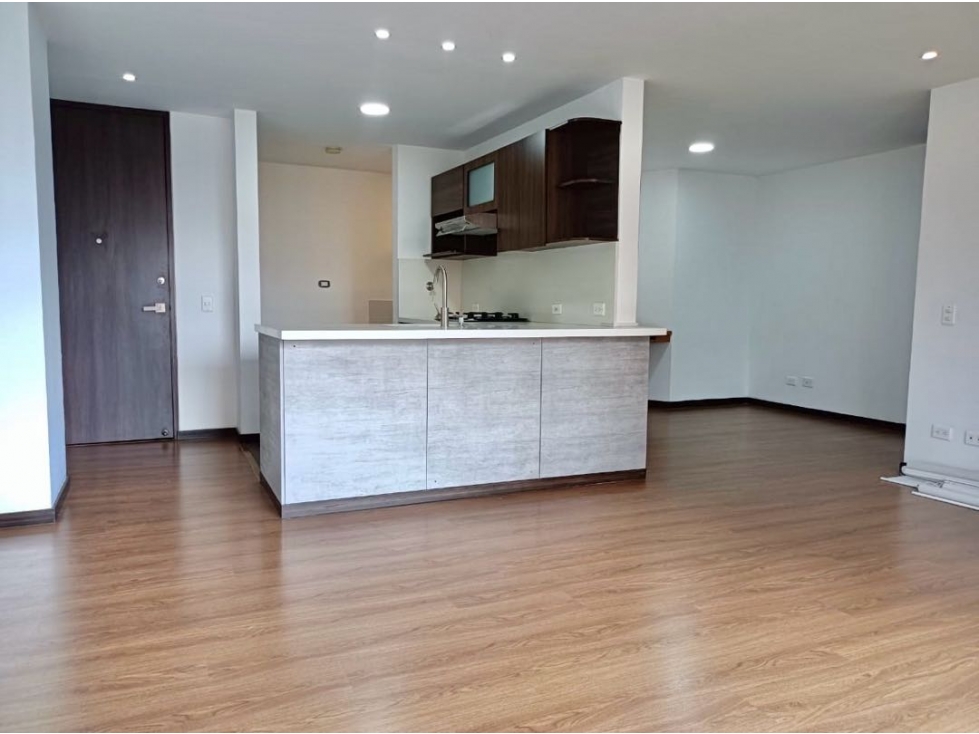 Apartamento Envigado El Esmeraldal 2 alcobas, estudio 2 baños, 2 Parq.