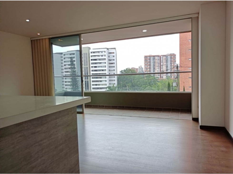 Apartamento Envigado El Esmeraldal 2 alcobas, estudio 2 baños, 2 Parq. — foto 2