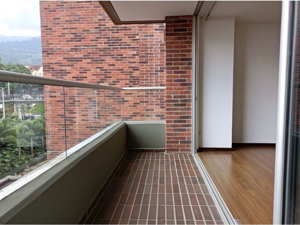 Apartamento Envigado El Esmeraldal 2 alcobas, estudio 2 baños, 2 Parq. — foto 3
