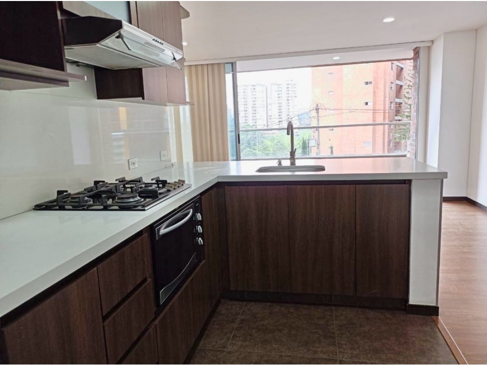 Apartamento Envigado El Esmeraldal 2 alcobas, estudio 2 baños, 2 Parq. — foto 5