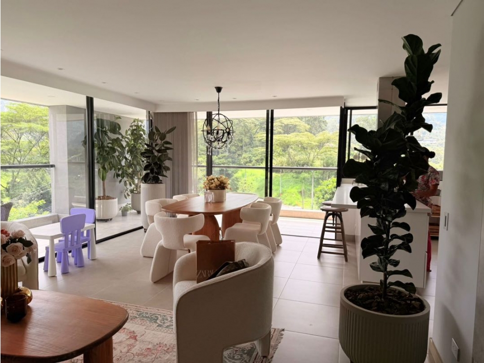 APARTAMENTO ENVIGADO/LAS BRUJAS/ 188mt2-3ALCOBAS-ESTUDIO-AMPLIO BALCÓN