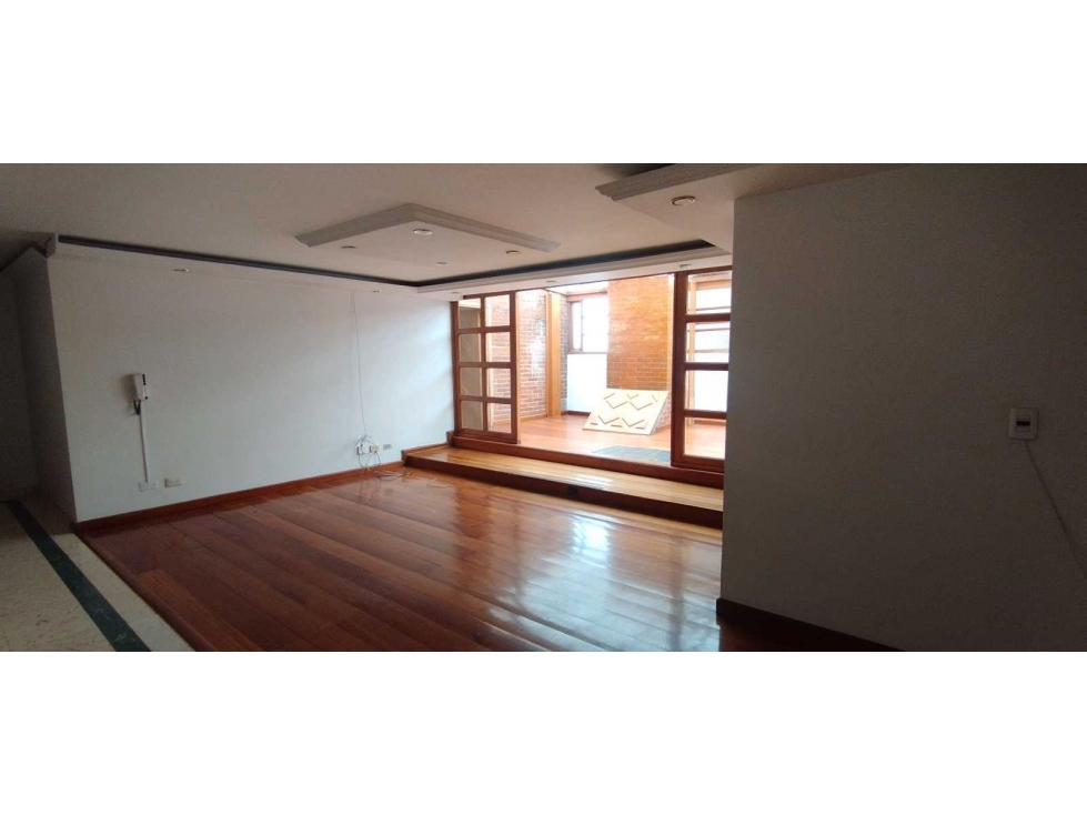 APARTAMENTO EXTERIOR EN ARRIENDO CHICO RESERVADO
